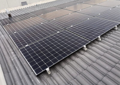 Sistemi di accumulo fotovoltaico Sunpower da 3,27 kWp su tetto a falda, ottimizzatore Solaredge.