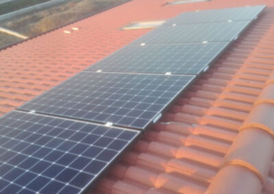Impianto fotovoltaico moduli Sunpower da 4 kWp su tetto a falda, provincia Padova, inverter monofase Solaredge.