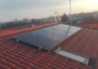Impianti fv da 4 kWp su tetto a falda, moduli Sunpower provincia Padova, inverter monofase Solaredge.