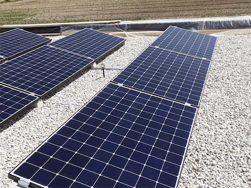 Impianto fotovoltaico da 50 kWp su tetto piano