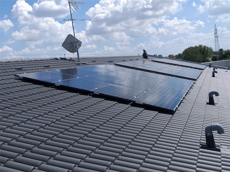 Impianto fotovoltaico da 6 kWp su tetto a falda, condominio tre unità abitative provincia Padova.