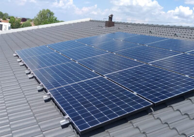 Impianto fotovoltaico da 6 kWp su tetto a falda, condominio tre unità abitative Padova, inverter monofase Solaredge.