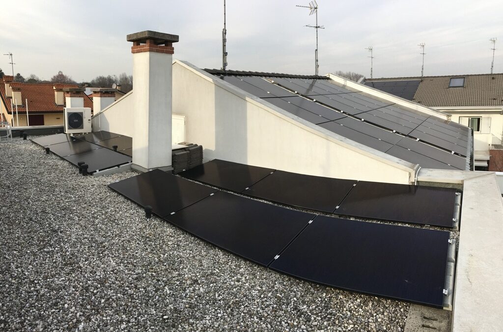 Impianto fotovoltaico su tetto e zavorre