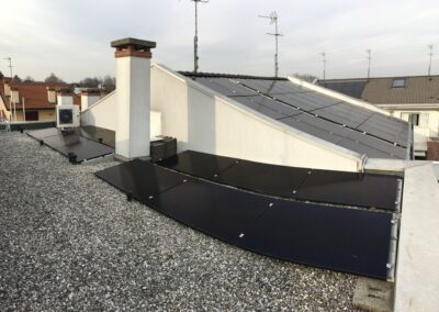 Impianto fotovoltaico su tetto e zavorre