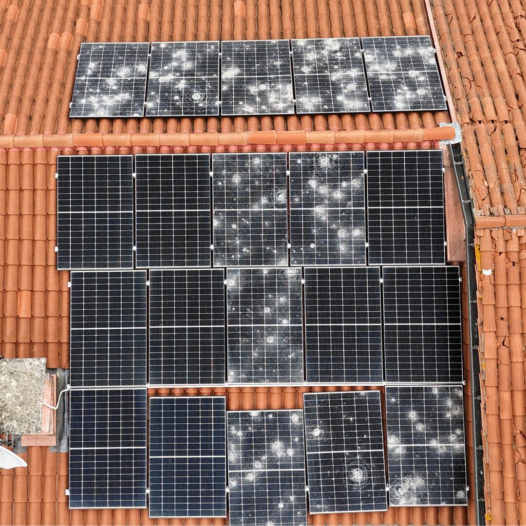 Impianto fotovoltaico vecchio - danneggiato