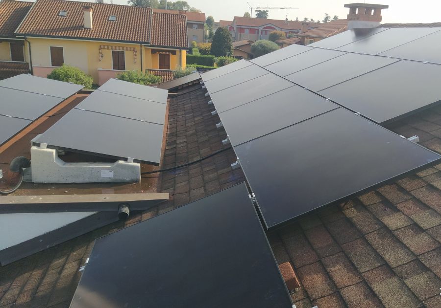 Impianto residenziale su tegole canadesi – 10,26 kWp