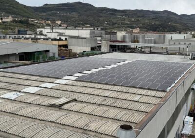 Impianto fotovoltaico industriale con rifacimento copertura