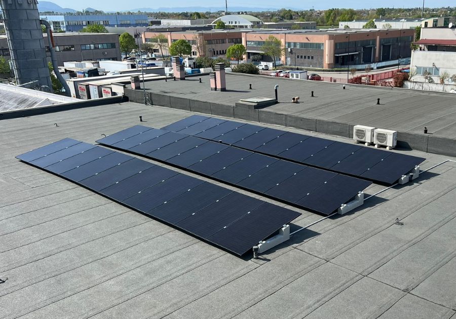 Impianto fotovoltaico industriale su zavorre a Padova – Veneco CER