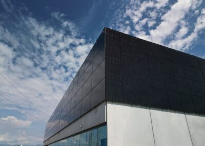 Impianto fotovoltaico in facciata